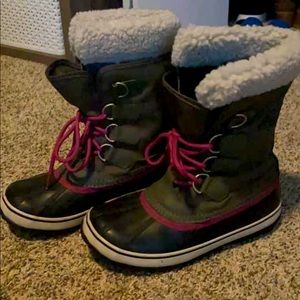 Snow boots